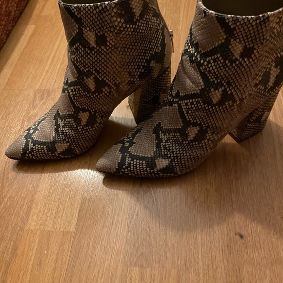 Vince Camuto Benedie Pointed Toe Bootie - Picture 7 of 7